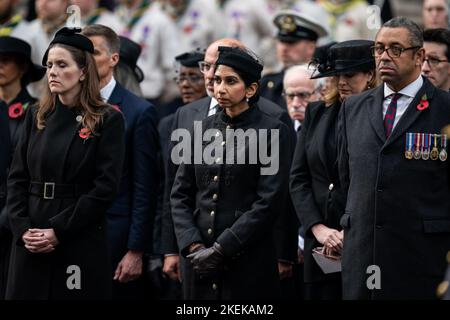 Kultursekretärin Michelle Donelan, Innenministerin Suella Braverman und Außenminister James geschickt während des Gedenksonntags im Cenotaph in London. Bilddatum: Sonntag, 13. November 2022. Stockfoto