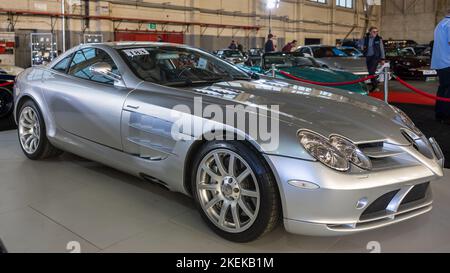 2005 Mercedes-Benz McLaren SLR Coupé ‘LB05 CLF’ bei den Historics Classic & Sportscar Auctioneers im Bicester Heritage Center Stockfoto