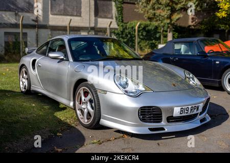 2003 Porsche 911 Turbo ‘B19 RPW’ auf der Poster Cars & Supercars Assembly im Bicester Heritage Center zu sehen Stockfoto