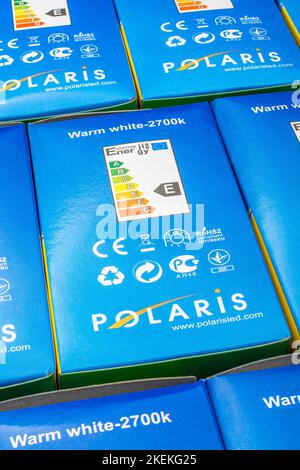 Abstract von E27 / Edison Schraube alten Stil Wolfram Glühlampen E-bewertet von Polaris gemacht. Für ein energieeffizientes Konzept - oder das Fehlen eines solchen. Stockfoto