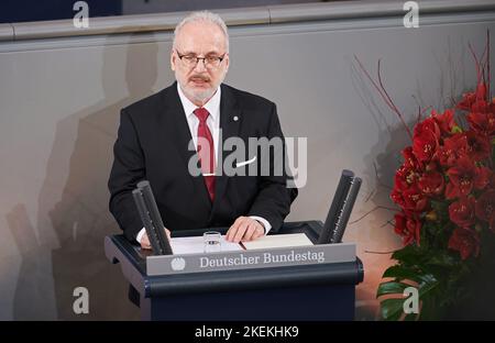 Berlin, Deutschland. 13.. November 2022. Der lettische Präsident Egils Levits spricht bei der Gedenkfeier im Bundestag. Quelle: Annette Riedl/dpa/Alamy Live News Stockfoto