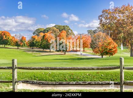 Herbstlandschaft im Gardiner's Bay Country Club Stockfoto