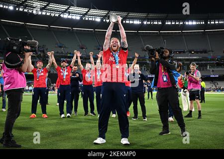 Ben Stokes, Englands, feiert den Sieg beim Weltcup-Finale T20 auf dem Melbourne Cricket Ground, Melbourne. Bilddatum: Sonntag, 13. November 2022. Stockfoto