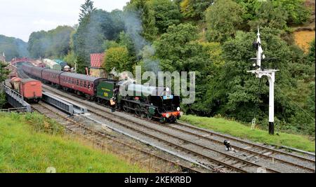 Southern Railway Schools Klasse Lokomotive Nr. 926 Repton am Bahnhof Goathland, North Yorkshire Moors Railway. Stockfoto