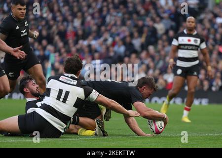 London, Großbritannien. 13.. November 2022; Tottenham Hotspur Stadium, London, England: Autumn Series international Rugby Barbarians versus All Blacks XV; Alex Nankivell von The All Blacks XV bekommt einen Versuch für 14-15 Credit: Action Plus Sports Images/Alamy Live News Stockfoto