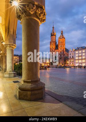 Marienkirche auf dem Hauptplatz von Krakau, Polen. Stockfoto