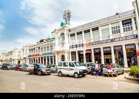 Delhi, Indien - 16. Oktober 2012: Connaught Place ist eines der größten Finanz-, Handels- und Geschäftszentren in Delhi, Indien. Benannt nach dem Duk Stockfoto