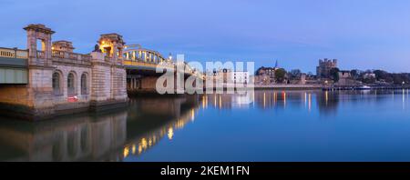 Rochester Panoramablick über den Medway bei Sonnenuntergang Stockfoto