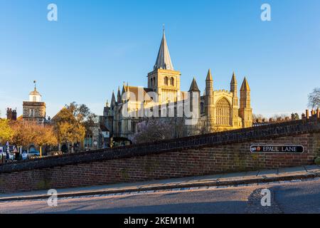 Rochester Cathedral; eine englische Kirche der normannischen Architektur in Rochester, Kent. Stockfoto