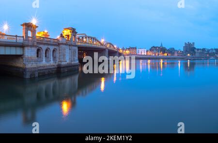 Rochester Panoramablick über den Medway bei Sonnenuntergang Stockfoto