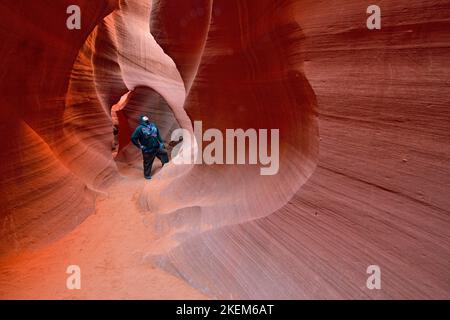 Fotografieren des erodierten Navajo-Sandsteins im Lower Antelope Canyon, Page, Arizona, USA Stockfoto