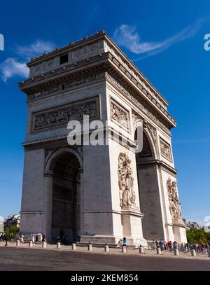 Blick auf den Arc de Triomphe, ein Wahrzeichen am Place de l'Etoile und die Champs-Elysées in Paris, Frankreich. Stockfoto