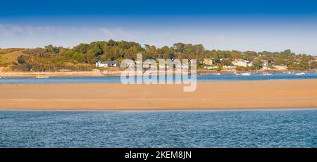 Panorama der touristischen Dorf Rock in Cornwall. Blick von Padstow auf der gegenüberliegenden Seite der Camel Mündung. Stockfoto