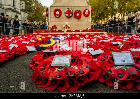 London, Großbritannien. 13.. November 2022. gedenksonntagskränze im Cenotaph. Kredit: Guy Bell/Alamy Live Nachrichten Stockfoto