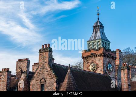 Historisches Brunnengericht, viktorianische Wohnungen für Arbeiter, Dean Village, Edinburgh, Schottland, Großbritannien Stockfoto