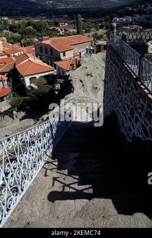 Petra Stadt, Lesbos, Griechenland, Blick von der Kirche unserer Lieben Frau vom Süßen Kuss - Glykfylousa Panagia - 2022. Oktober. Herbst Stockfoto