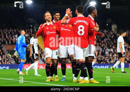 Craven Cottage, Fulham, London, Großbritannien. 13.. November 2022. Premiership Football, Fulham gegen Manchester United; Christian Eriksen von Manchester United feiert in der 14.. Minute (0-1) Kredit: Action Plus Sports/Alamy Live News Stockfoto