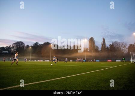 London, Großbritannien. 13.. November 2022. K Sports Cobdown Ana De Pellegrin (18 Dulwich Hamlet) in Aktion während des Spiels Vitality Women's FA Cup First Round zwischen Aylesford und Dulwich Hamlet im K Sports Cobdown in London, England. (Liam Asman/SPP) Quelle: SPP Sport Press Photo. /Alamy Live News Stockfoto