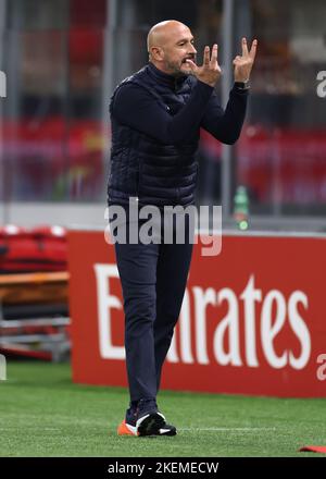 Mailand, Italien. 13.. November 2022. Vincenzo Italiano Cheftrainer von ACF Fiorentina reagiert während des Serie-A-Spiels bei Giuseppe Meazza, Mailand. Bildnachweis sollte lauten: Jonathan Moscrop/Sportimage Kredit: Sportimage/Alamy Live News Stockfoto