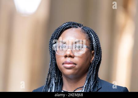 London, Großbritannien. 08.. November 2022. Kemi Badenoch, der internationale Handelssekretär, kommt zu einer Kabinettssitzung in der Downing Street. (Foto von Ian Davidson/SOPA Images/Sipa USA) Quelle: SIPA USA/Alamy Live News Stockfoto