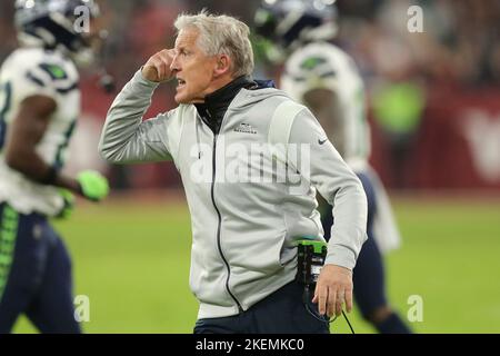 München, Deutschland. 13. Nov, 2022. firo : 11/13/2022, Fußball, NFL, National Football League, Saison 2022/2023, Woche 10, Tampa Bay Buccaneers - Seattle Seahawks Trainer Pete Carroll, Seattle Seahawks, Seahawks, Seattle, Halbfigur, Gesture, Kredit: dpa/Alamy Live Nachrichten Stockfoto