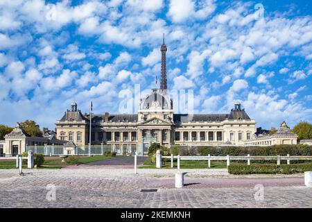 Paris, die Militärschule, mit dem Eiffelturm im Hintergrund Stockfoto