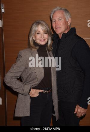 Deidre Hall und Drake Hogestyn bei der Ankunft an den Tagen unseres Lebens Day of Days 2022 Fan Event im J.W. Marriott at LA LIVE in Los Angeles, CA am 12. November 2022. © Janet Gough / AFF-USA.COM Stockfoto