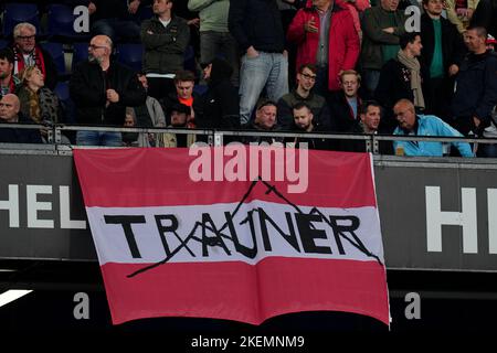 Rotterdam - Banner für Gernot Trauner von Feyenoord während des Spiels zwischen Feyenoord und Excelsior im Stadion Feijenoord De Kuip am 13. November 2022 in Rotterdam, Niederlande. (Box-to-Box-Bilder/Yannick Verhoeven) Stockfoto