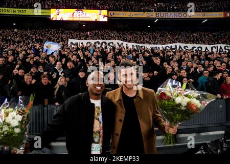 Rotterdam - Banner für Marcos Senesi und Luis Sinesterra das Spiel zwischen Feyenoord und Excelsior im Stadion Feijenoord De Kuip am 13. November 2022 in Rotterdam, Niederlande. (Box-to-Box-Bilder/Yannick Verhoeven) Stockfoto