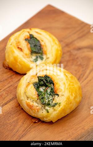 Lachs in Blätterteig Stockfoto