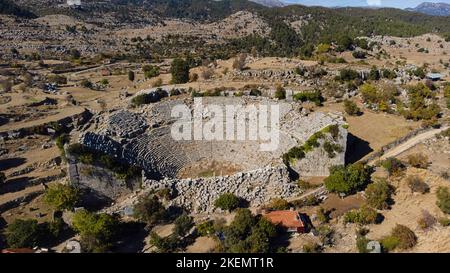 Luftaufnahme des antiken Amphitheaters in Selge, Provinz Antalya, Türkei. Stockfoto