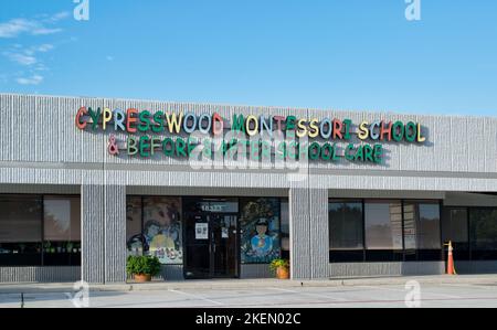 Spring, Texas USA 11-11-2022: Cypresswood Montessori School Kita-Außenansicht in Spring, TX. Vor und nach der Schule Betreuung von Kindern. Stockfoto