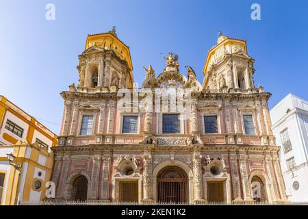 Fassade der schönen kunstvollen Kirche San Luis de los Franceses in der historischen Stadt Sevilla, Andalusien, Spanien Stockfoto