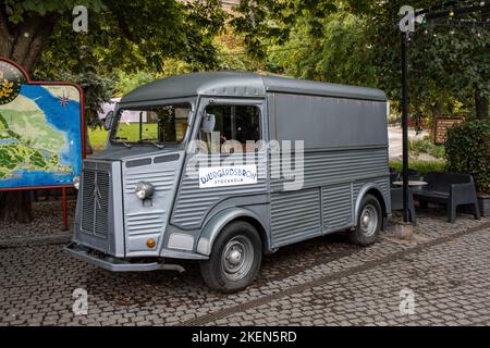 Altes Citroën H-Type Van oder HY vor dem Restaurant Djugårdsbron in Stockholm, Schweden Stockfoto