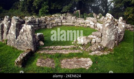 Altes Dorf DIN Lligwy ein gut erhaltenes Beispiel aus dem 4.. Jahrhundert n. Chr. keltisch-romanische Siedlung in der Nähe von Moelfre auf der Isle of Anglesey, North Wales, Großbritannien Stockfoto