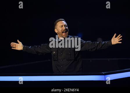 Düsseldorf, Deutschland. 13.. November 2022. David Guetta tritt bei der Verleihung der MTV Europe Music Awards im PSD Bank Dome auf. Quelle: Rolf Vennenbernd/dpa/Alamy Live News Stockfoto