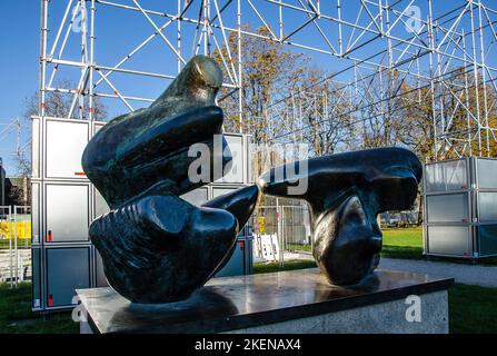 Henry Moore arbeitet in der Öffentlichkeit Stockfoto