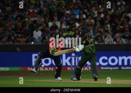 Melbourne, Australien. 13.. November 2022. Ein Blick auf das letzte Cricket-Spiel zwischen Pakistan und England während der ICC Men's World Cup Twenty20 2022 auf dem Melbourne Cricket Ground Australia. England gewann das ICC Men's World Cup Final Spiel T20. (Foto von Rana Sajid Hussain/Pacific Press) Quelle: Pacific Press Media Production Corp./Alamy Live News Stockfoto