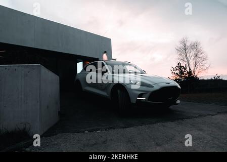 Dritte Generation Flying Spur Bentley Nahaufnahme der privaten Villa. Stockfoto