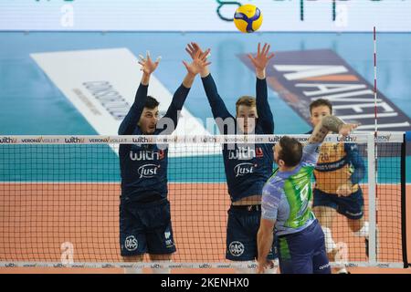 Verona, Italien. 13.. November 2022. SuperLega Männer Volley Italienische Meisterschaft 2022 - WithU Verona VS Vero Volley Monza, 13. November 2022, Pala AGSM-AIM, Verona, Italien Credit: Roberto Tommasini/Alamy Live News Stockfoto