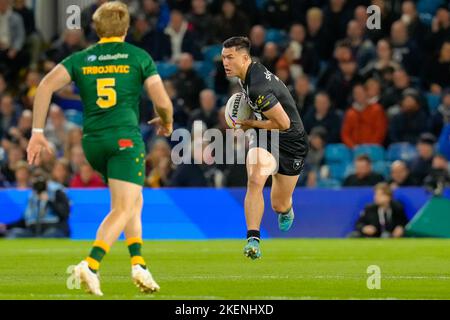 Leeds, Großbritannien. 03.. November 2022. Joseph?Manu?(Sydney Roosters) aus Neuseeland (1) (rechts) während des Rugby League World 2021-Spiels zwischen Australien und Neuseeland in der Elland Road, Leeds, England am 11. November 2022. Foto von David Horn. Quelle: Prime Media Images/Alamy Live News Stockfoto