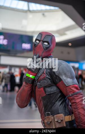 Birmingham, Großbritannien, 13.. November 2022. Öffentlichkeit in Cosplay während der MCM Birmingham Comic Con – einer Popkultur-Veranstaltung, die an diesem Sonntag im National Exhibition Centre, Birmingham stattfindet. Quelle: Lu-Photography/Alamy Live News Stockfoto