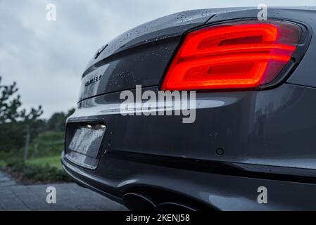 Dritte Generation Flying Spur Bentley Nahaufnahme der privaten Villa. Stockfoto