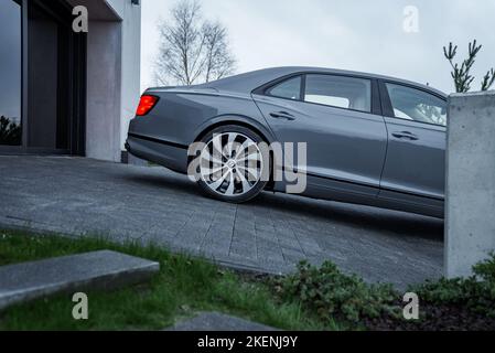 Dritte Generation Flying Spur Bentley Nahaufnahme der privaten Villa. Stockfoto