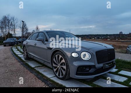 Dritte Generation Flying Spur Bentley Nahaufnahme der privaten Villa. Stockfoto