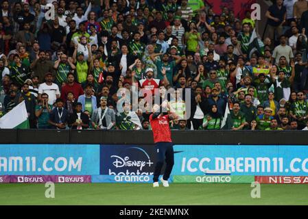 Melbourne, Victoria, Australien. 13.. November 2022. Ein Blick auf das letzte Cricket-Spiel zwischen Pakistan und England während der ICC Men's World Cup Twenty20 2022 auf dem Melbourne Cricket Ground Australia. England gewann das ICC Men's World Cup Final Spiel T20. (Bild: © Rana Sajid Hussain/Pacific Press via ZUMA Press Wire) Stockfoto