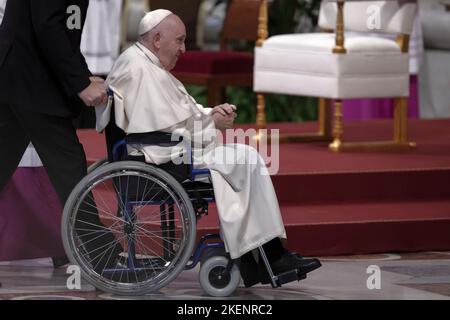 Vatikanstadt, Vatikan, 13. november 2022. Papst Franziskus feiert eine Messe anlässlich des Welttages der Armen im Petersdom. Maria Grazia Picciarella/Alamy Live News Stockfoto