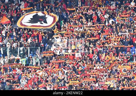 Rom, Italien. 13.. November 2022. Roma-Fans während des Fußballs Serie A Match, Stadio Olimpico, AS Roma gegen Turin, 13.. November 2022 Photographer01 Quelle: Independent Photo Agency/Alamy Live News Stockfoto