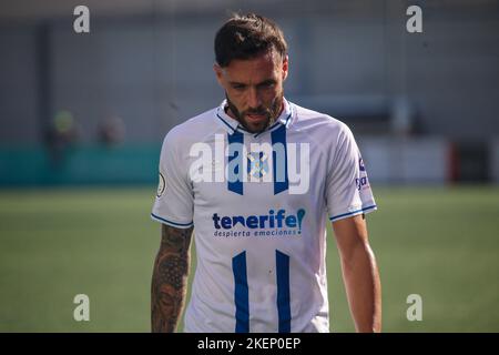 La Felguera, Spanien. 13.. November 2022. La Felguera, SPANIEN: CD Teneriffa-Spieler José Ángel (20) während der ersten Runde des King's Cup zwischen CD Lealtad und CD Teneriffa mit einem 0-2-Sieg für die Besucher im Stadtstadion von Ganzabal in La Felguera, Spanien am 13. November 2022. (Foto von Alberto Brevers/Pacific Press) Quelle: Pacific Press Media Production Corp./Alamy Live News Stockfoto