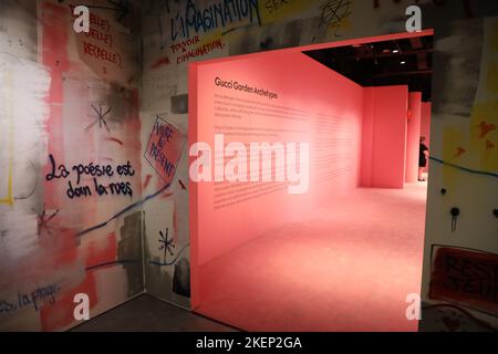 Sydney, Australien. 14.. November 2022. Gucci Garden Archetypes Free Exhibition wird vom 17.. November 2022 bis zum 15.. Januar 2023 im Powerhouse Museum in Sydney eröffnet. Die Ausstellung stellt Guccis bahnbrechendste und konzeptuell abenteuerlichste Kampagnen nach, die Alessandro Michele geplant hat. Modernste Technologie, aufwendige Handarbeit und innovatives Innenraumdesign schaffen eine Abfolge von unverwechselbaren, immersiven Erzählräumen, die die Einzigartigkeit der Vision von Gucci Creative Director widerspiegeln und verstärken. Gucci Garden Archetypes wurde 2021 in Florenz eröffnet, um das 100.-jährige Bestehen von Gucc zu feiern Stockfoto